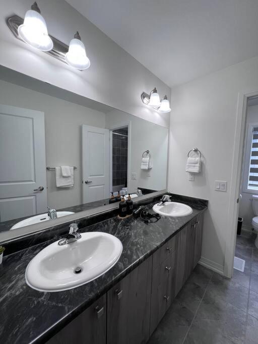Brand New 4 Bedroom Villa By Hamilton Airport! Ngoại thất bức ảnh