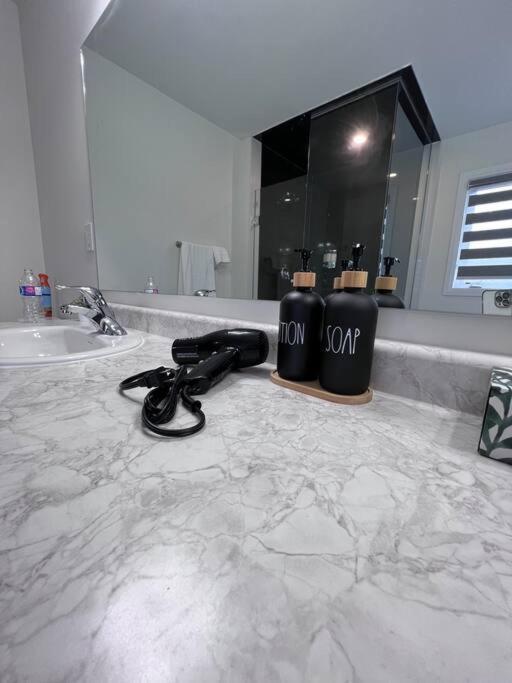 Brand New 4 Bedroom Villa By Hamilton Airport! Ngoại thất bức ảnh