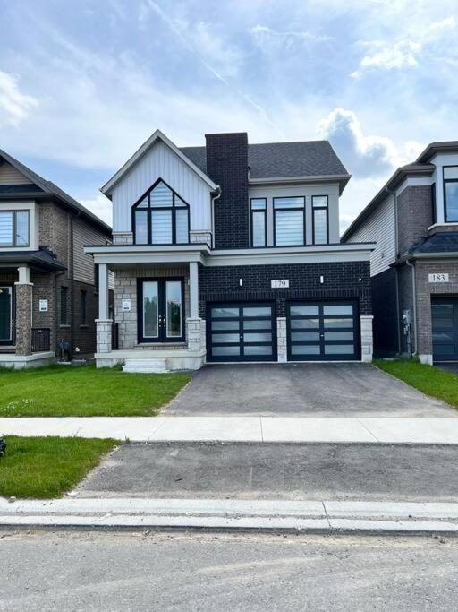 Brand New 4 Bedroom Villa By Hamilton Airport! Ngoại thất bức ảnh